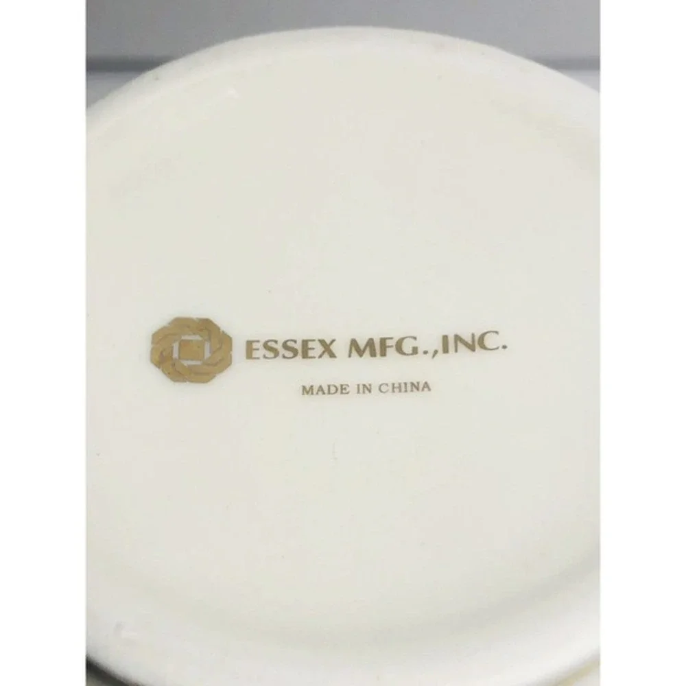 Porcelain Essex MFG Inc Ivory Lattice Christmas Vase In Beautiful Condition